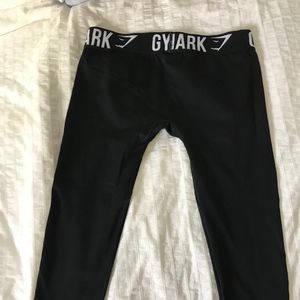 BLACK CAPRI GYMSHARK LEGGINGS